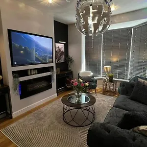  Holiday home Stylish Close To Arena