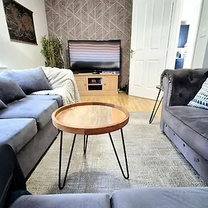 Holiday home From 3 Bed,2 Bath House With Garden&parking Near Centre&tram Stop