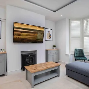  Holiday home Spacious, High Spec & Modern