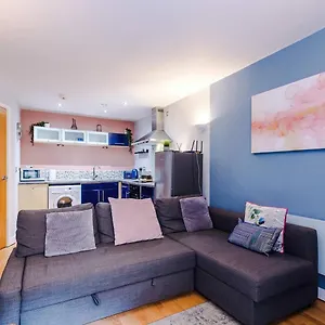  Holiday home Cosy Flat, Ultimate Comfort & Sleep!